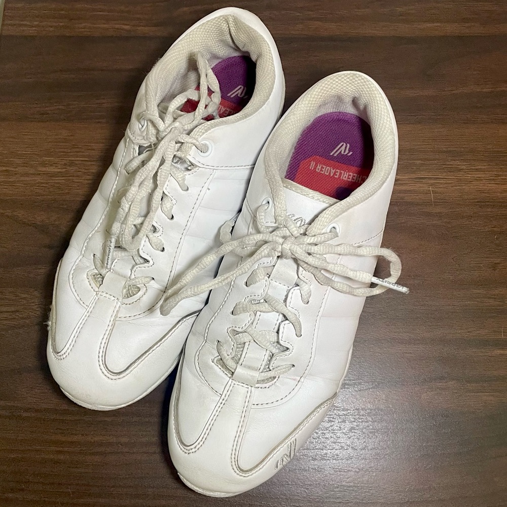 Varsity cheerleader 2 cheer shoes size 8.5